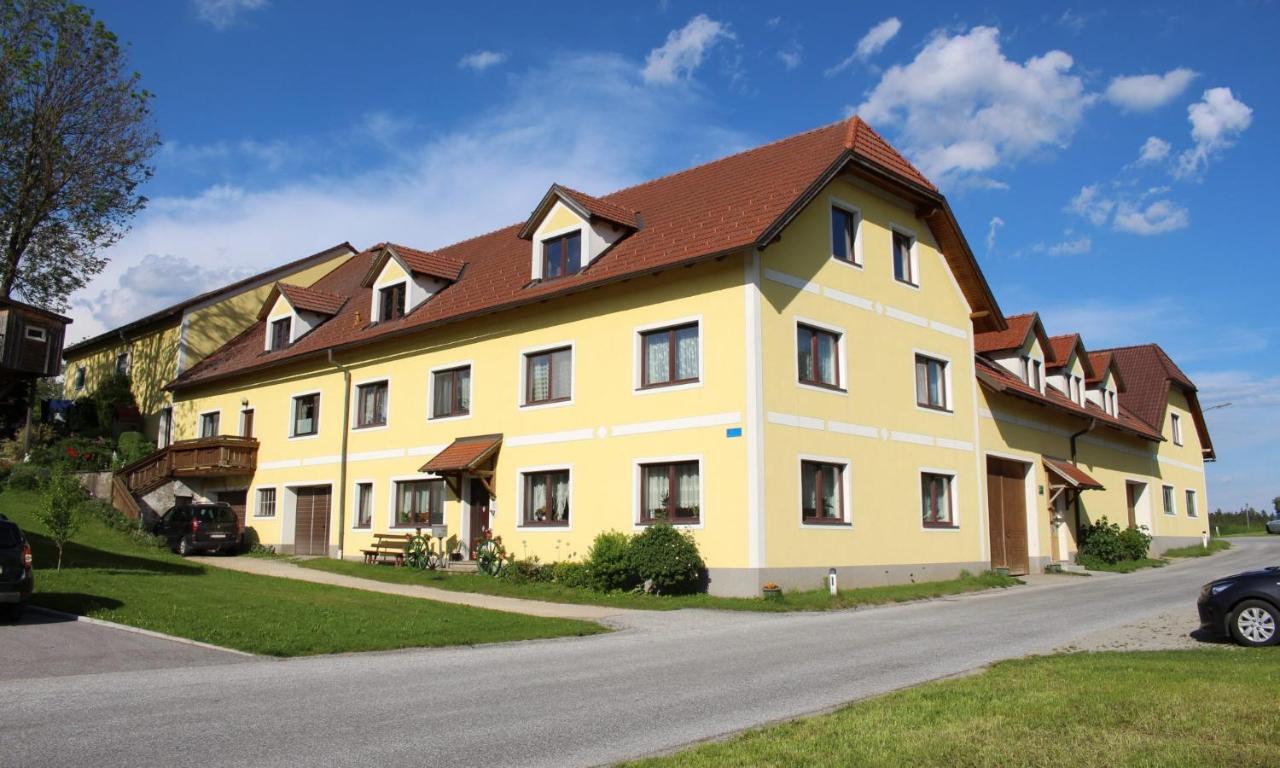 Urlaub Am Bauernhof Weichselbaum Apartment Schloss Rosenau Bagian luar foto